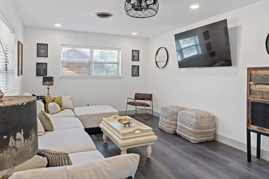 603 S Washington St, Fredericksburg, TX 78624 - #3