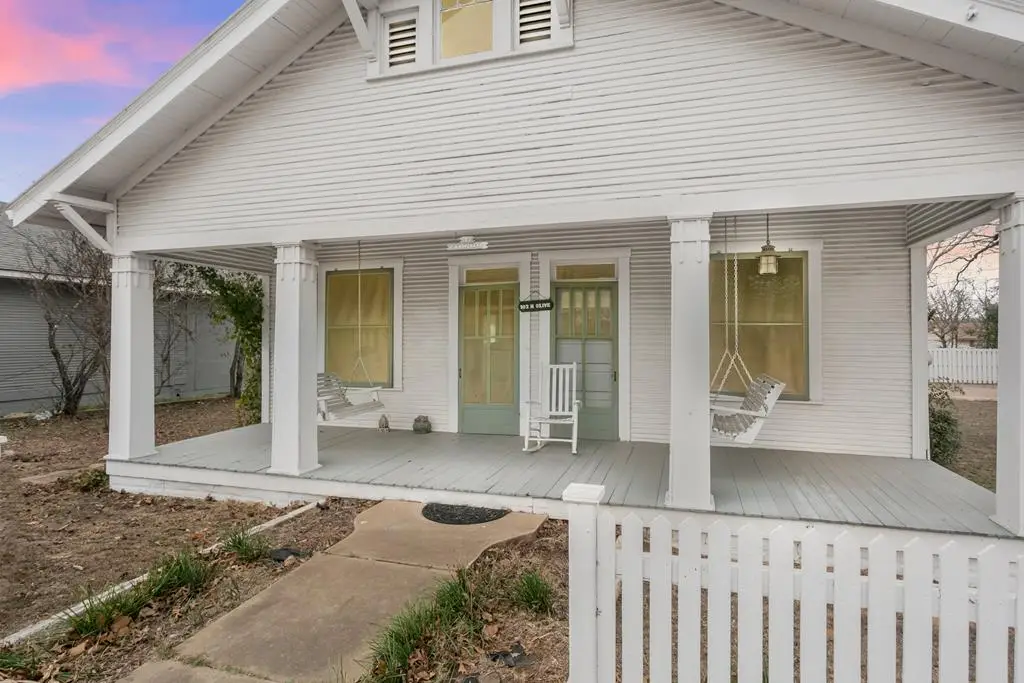 102 N Olive St, Fredericksburg, TX 78624 - #1