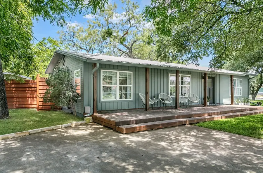 912 Apple St, Fredericksburg, TX 78624 - #2