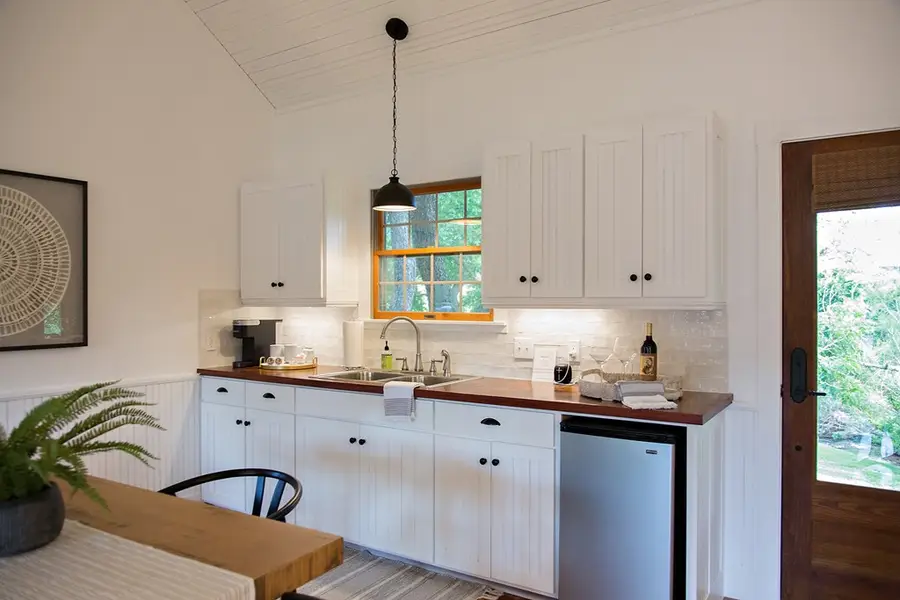 204 S Elk St, Fredericksburg, TX 78624 - #3