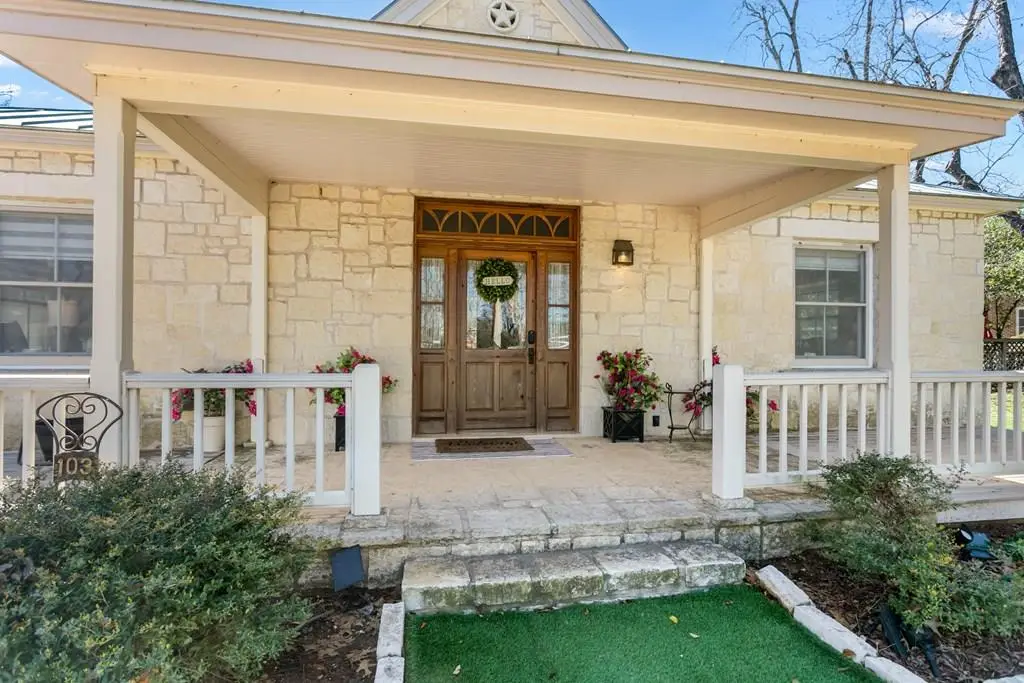 103 E Hackberry St, Fredericksburg, TX 78624 - #1
