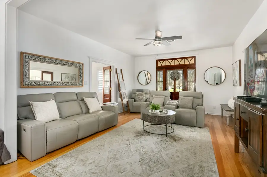 103 E Hackberry St, Fredericksburg, TX 78624 - #3