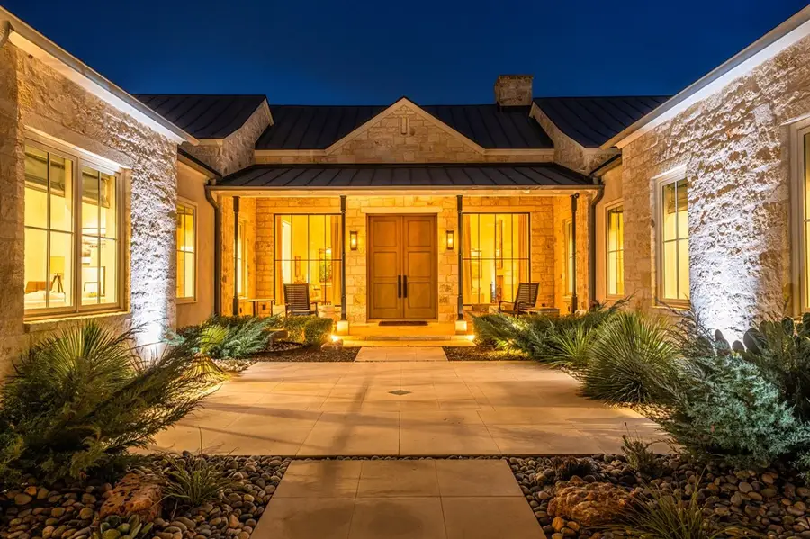 705 W Creek St, Fredericksburg, TX 78624 - #2