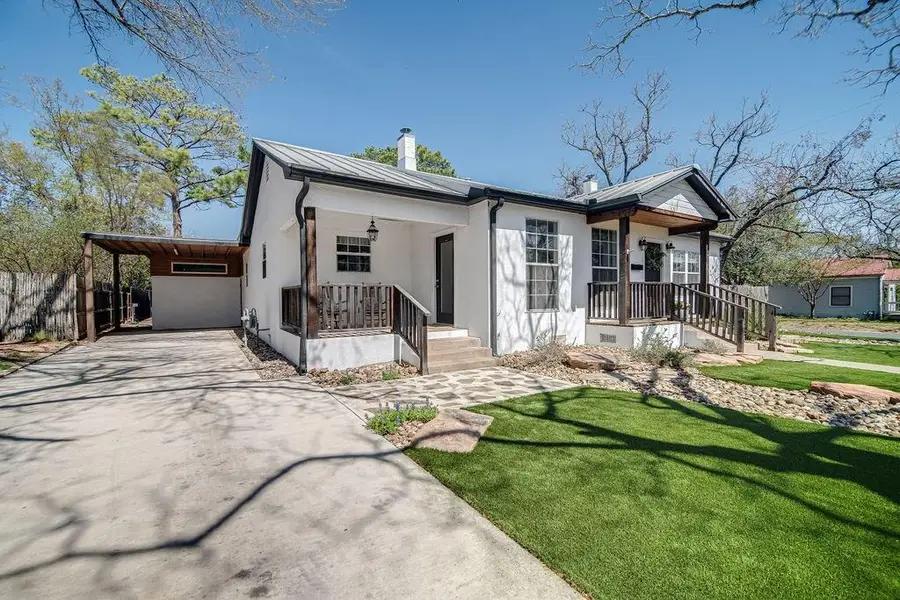 320 W Morse St, Fredericksburg, TX 78624 - #2