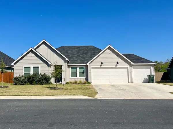 725 Grace Ln, Fredericksburg, TX 78624