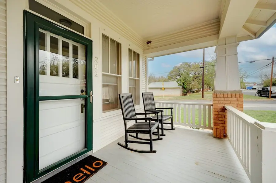 202 S Cherry St, Fredericksburg, TX 78624 - #3