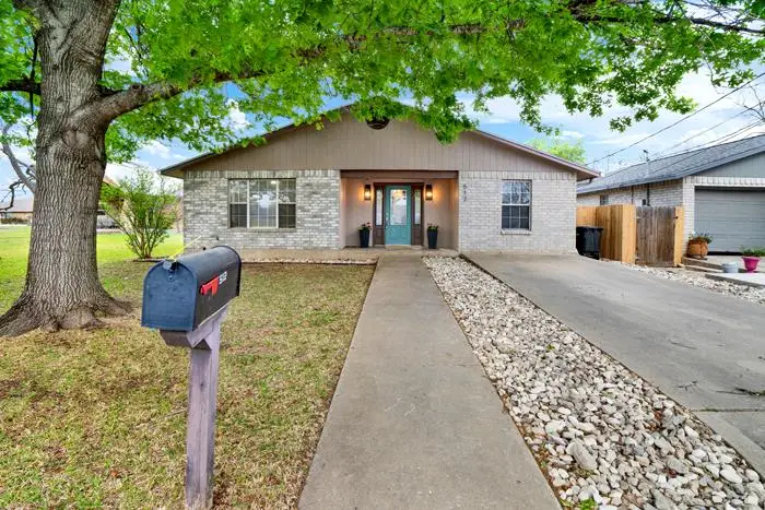 512 S Mesquite St, Fredericksburg, TX 78624 - #1