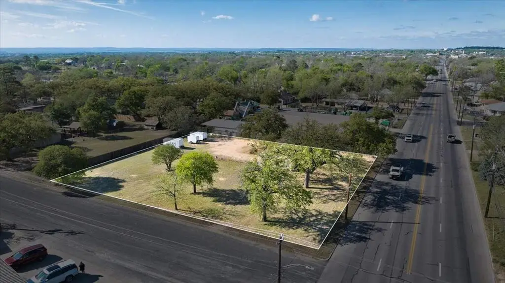 1007 N Llano St, Fredericksburg, TX 78624 - #1