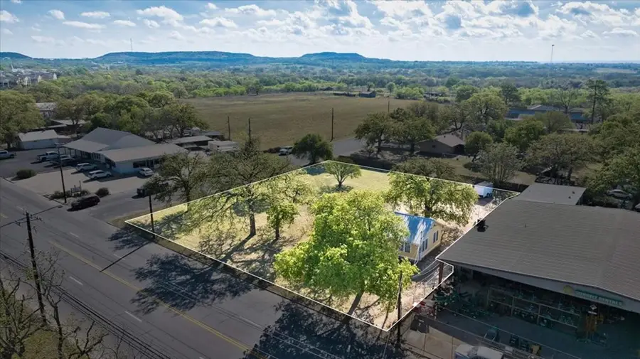 1007 N Llano St, Fredericksburg, TX 78624 - #2