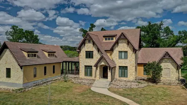 1104-B Lois St, Kerrville, TX 78028