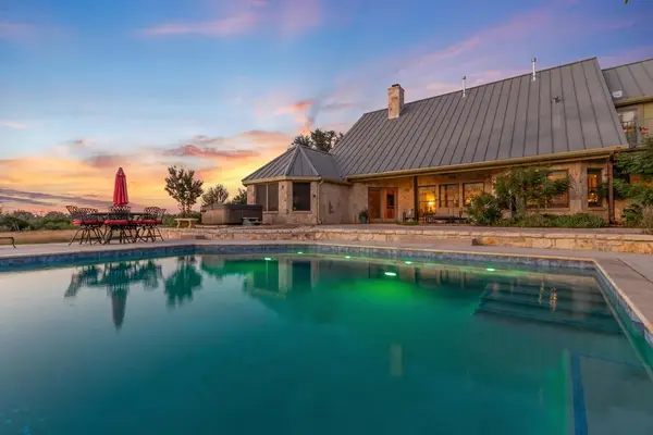 647 Funf Kinder Rd, Fredericksburg, TX 78624