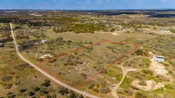 444 Mosel Rd, Harper, TX 78631