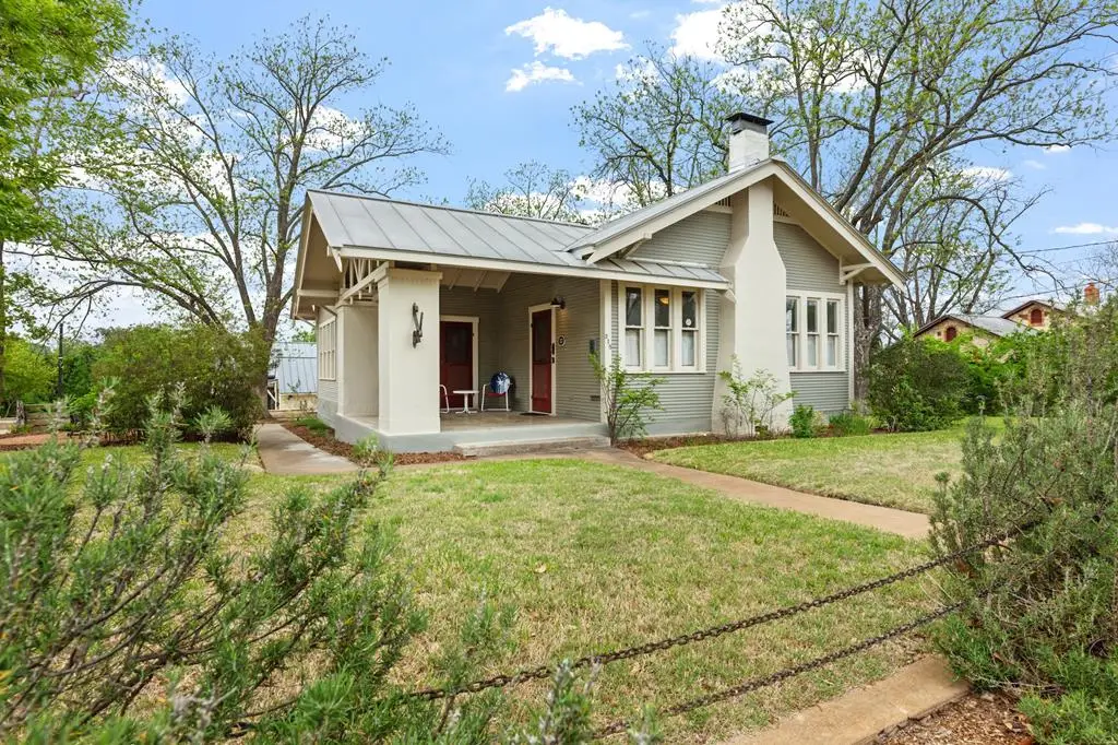 215 E Travis St, Fredericksburg, TX 78624 - #1