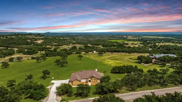 328 E Distant View Dr, Fredericksburg, TX 78624