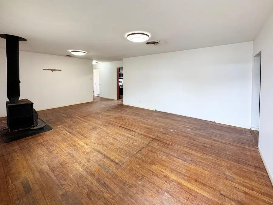 327 W Mulberry St, Fredericksburg, TX 78624 - #3