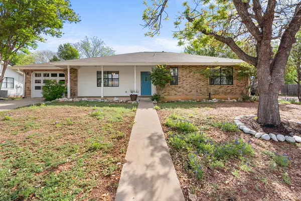 1011 Avenue C, Fredericksburg, TX 78624