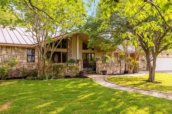 207 E Spring Mill Dr., Kerrville, TX 78028