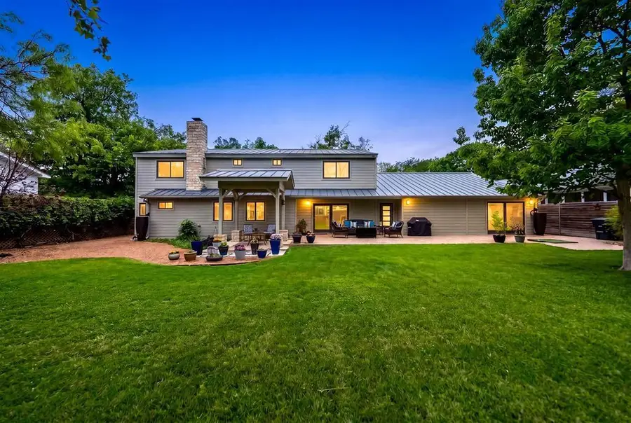 210 E Hackberry St, Fredericksburg, TX 78624 - #2