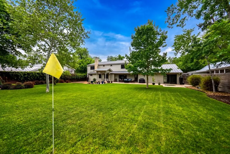 210 E Hackberry St, Fredericksburg, TX 78624 - #3