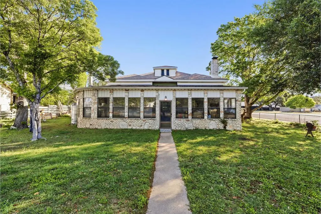 1028 Jefferson St, Kerrville, TX 78028 - #1