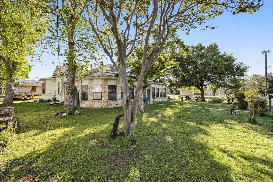 1028 Jefferson St, Kerrville, TX 78028 - #2