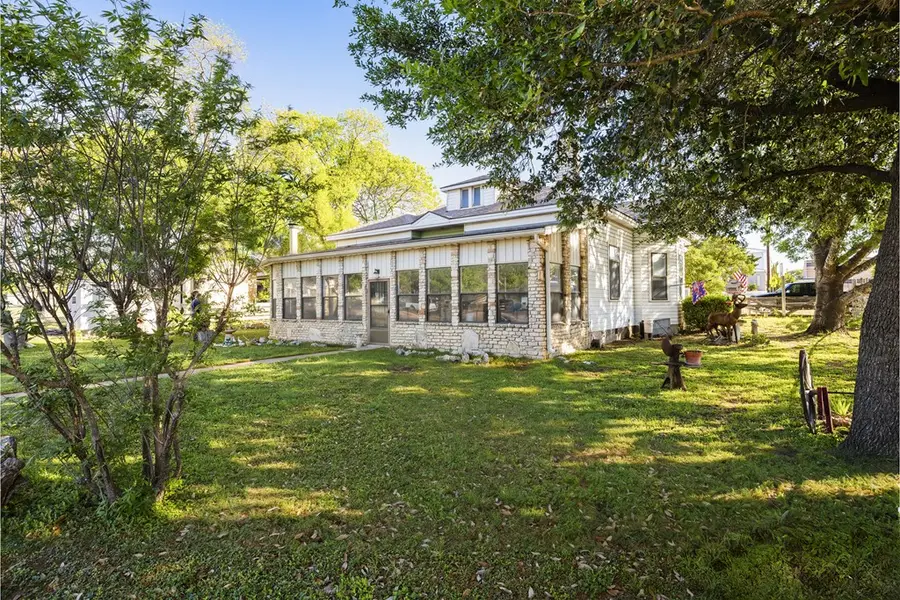 1028 Jefferson St, Kerrville, TX 78028 - #3
