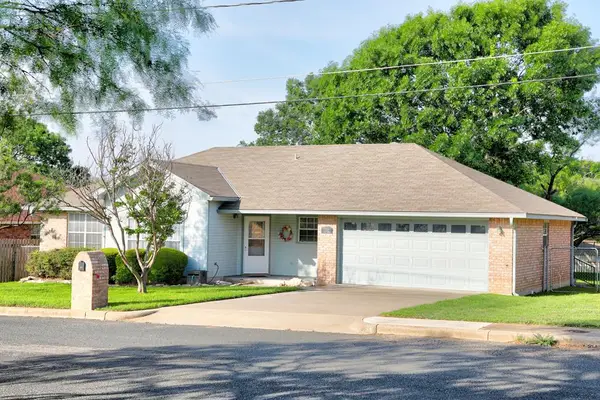 107 W Grothe St, Fredericksburg, TX 78624