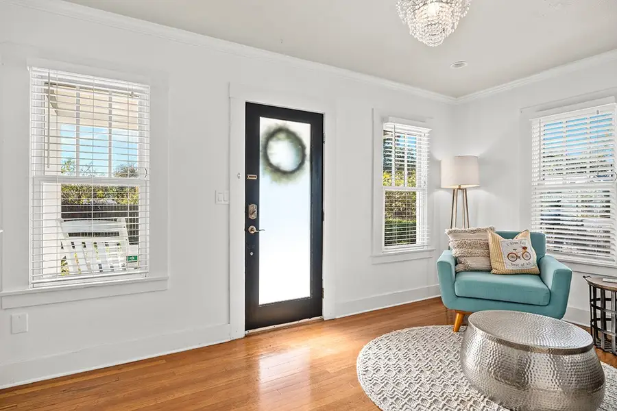 206 W Burbank St, Fredericksburg, TX 78624 - #3