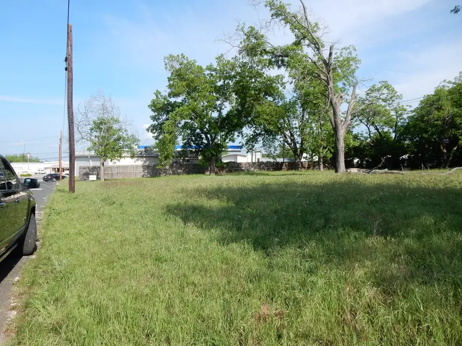 105 W Walch Ave, Fredericksburg, TX 78624 - #3