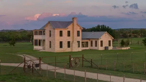 466 German Ln, Fredericksburg, TX 78624