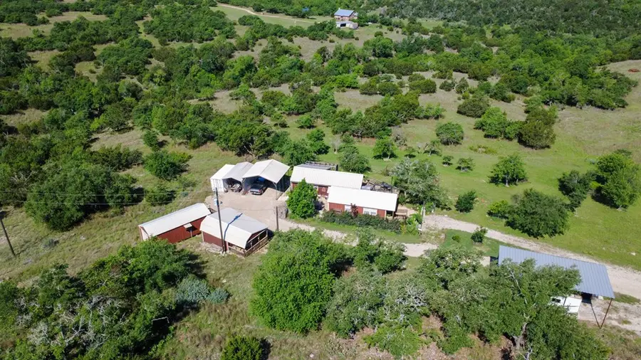 815 Nixon Creek Rd, Fredericksburg, TX 78624 - #2