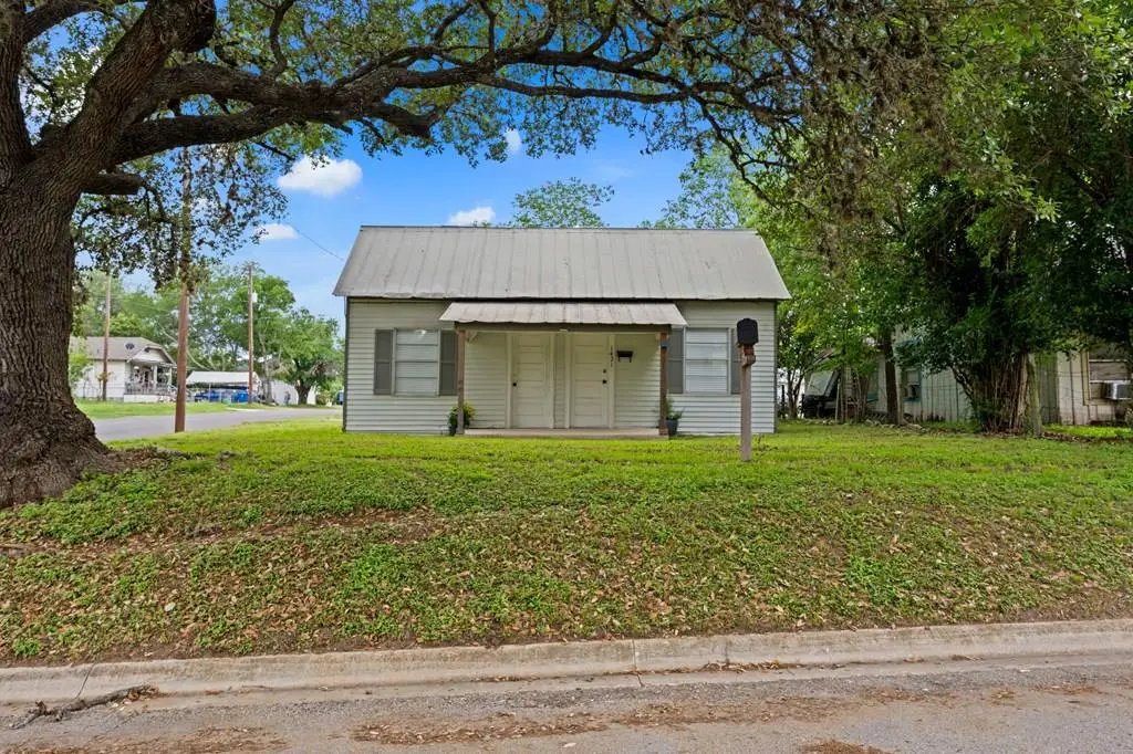 1421 Park St, Kerrville, TX 78028 - #1