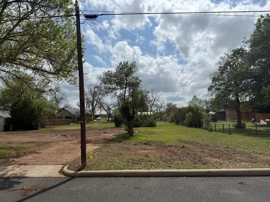 213 W Centre St, Fredericksburg, TX 78624 - #3