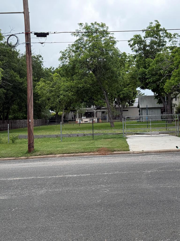 507 W Schubert St, Fredericksburg, TX 78624