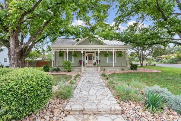 312 E College St, Fredericksburg, TX 78624