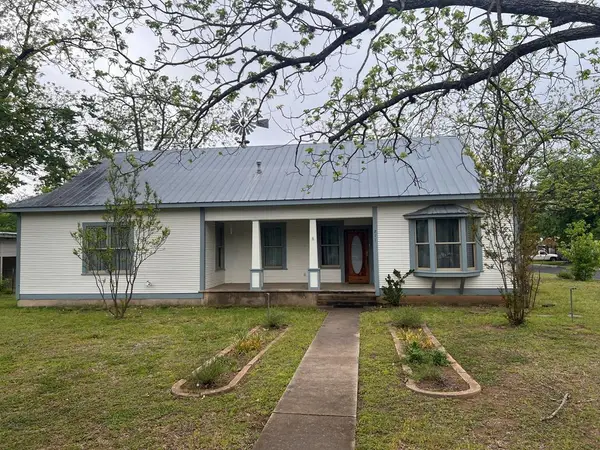211 W Hackberry St, Fredericksburg, TX 78624
