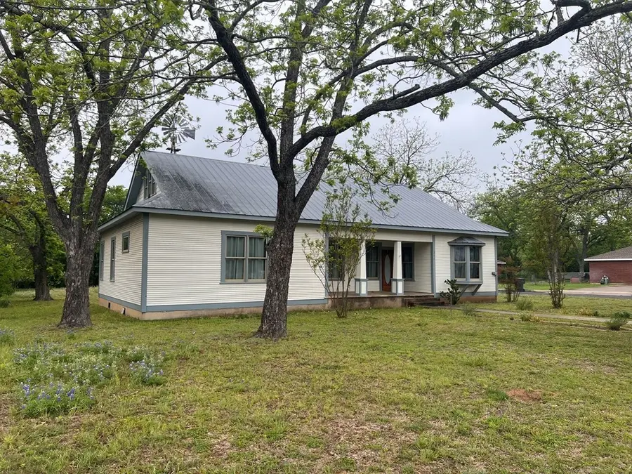211 W Hackberry St, Fredericksburg, TX 78624 - #2