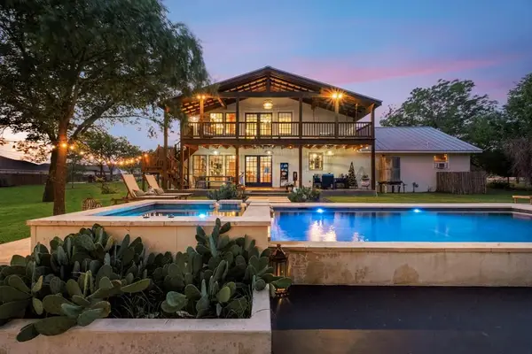 271 Smokehouse Rd, Fredericksburg, TX 78624