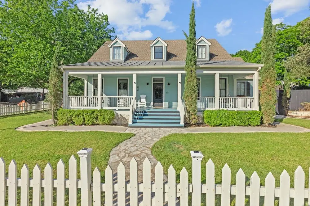 419 E Travis St, Fredericksburg, TX 78624 - #1