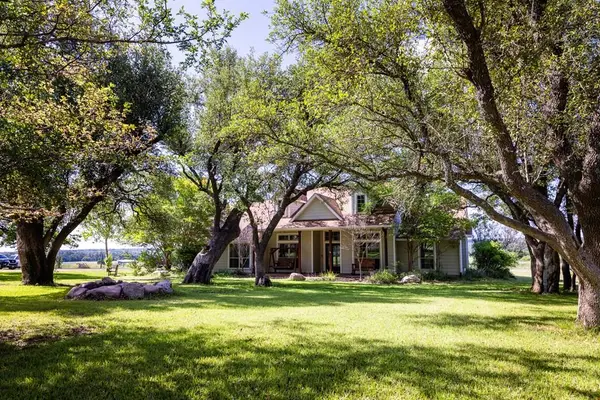 272 Schaper Rd, Fredericksburg, TX 78624