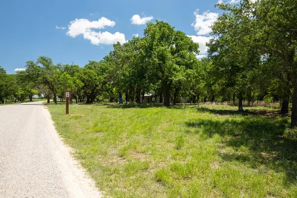 1 Baj Ln, Fredericksburg, TX 78624