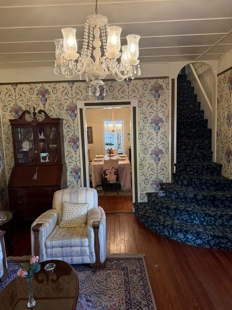 208 S Crockett St, Fredericksburg, TX 78624 - #3