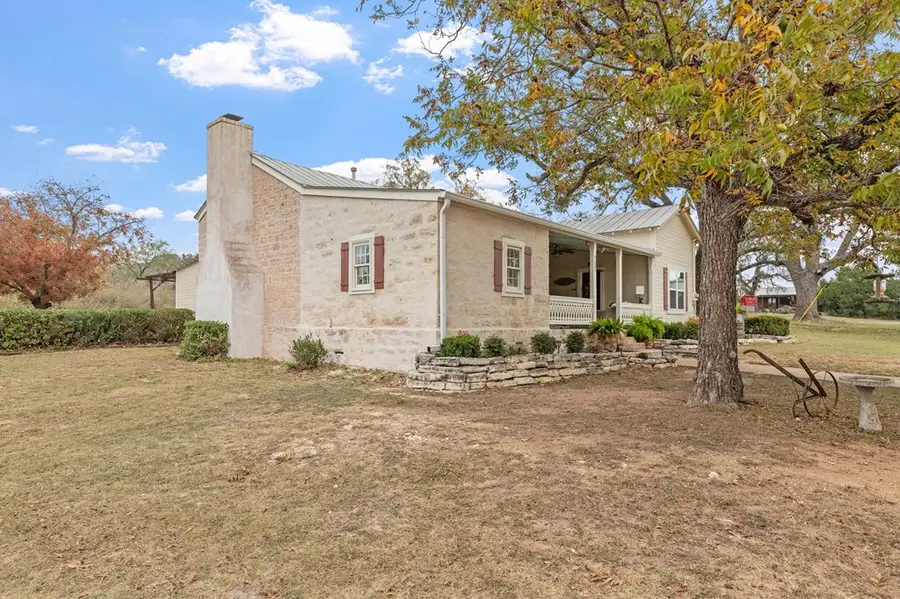 1447 Royal Oaks Loop, Fredericksburg, TX 78624 - #2