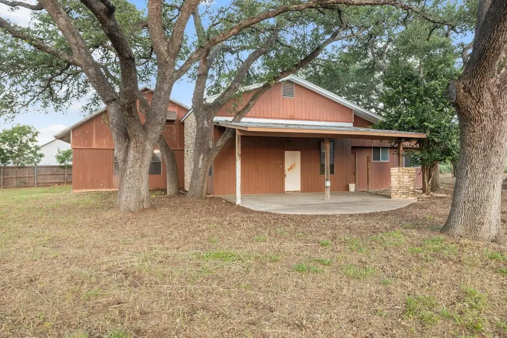604 N Cherry St, Fredericksburg, TX 78624 - #1