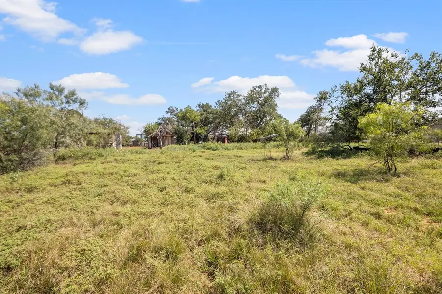 604 N Cherry St, Fredericksburg, TX 78624 - #3