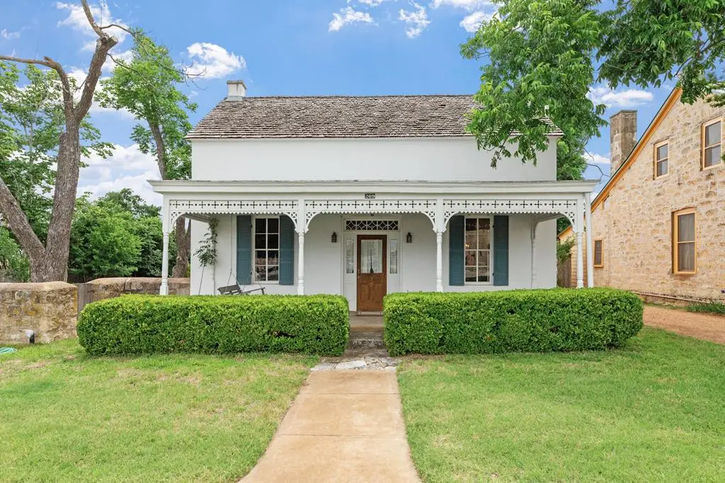 209 W San Antonio St, Fredericksburg, TX 78624 - #1