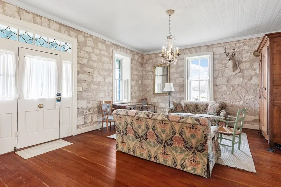 209 W San Antonio St, Fredericksburg, TX 78624 - #2