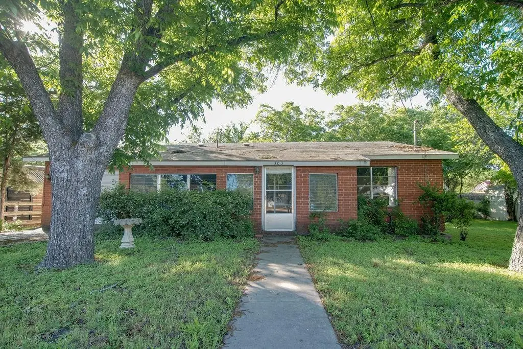 303 S Orange St, Fredericksburg, TX 78624 - #1
