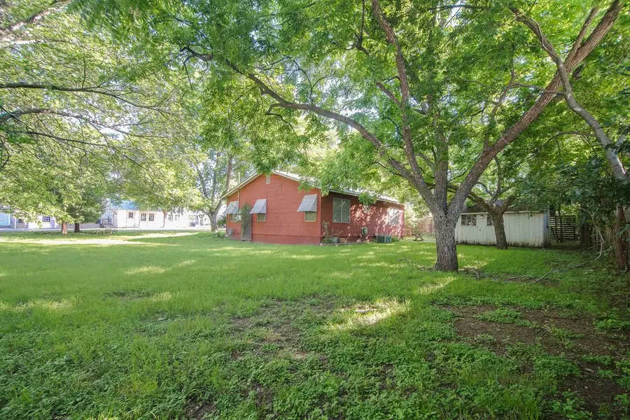 303 S Orange St, Fredericksburg, TX 78624 - #2