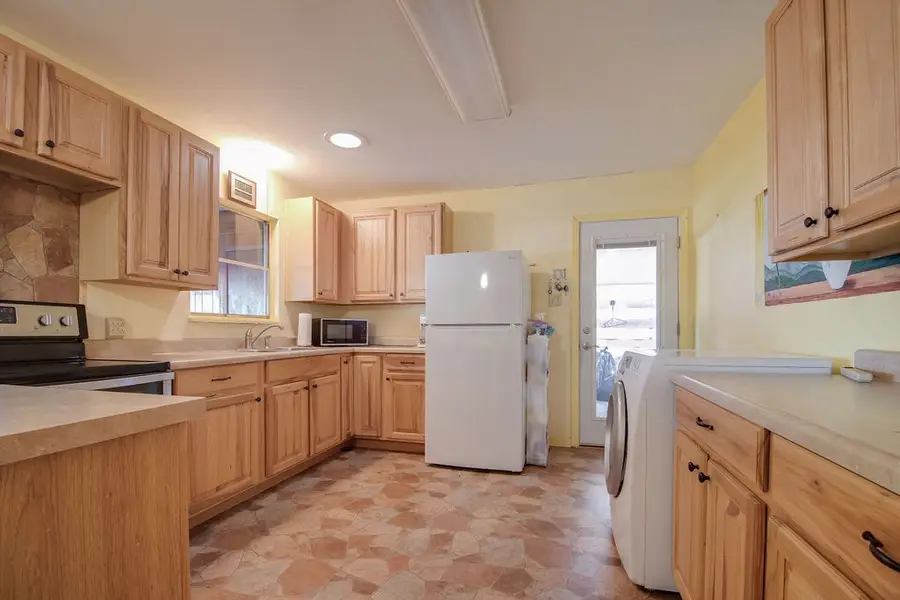 303 S Orange St, Fredericksburg, TX 78624 - #3